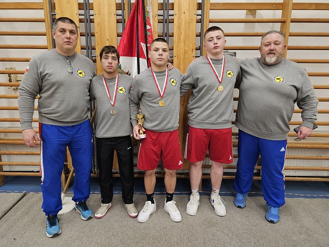 Z maďarského Erdu si zápasníci dovezli tři medaile.