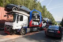 Na silnici I/38 u obce Štoky ve směru jízdy na Havlíčkův Brod došlo zde ke střetu osobního automobilu, dodávky a nákladního vozidla.