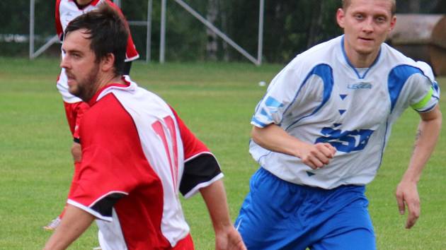 Parádní představení v zápase proti Lukám nad Jihlavou předvedl pohledský středopolař Petr Slanař (vpravo), který si připsal hattrick. 