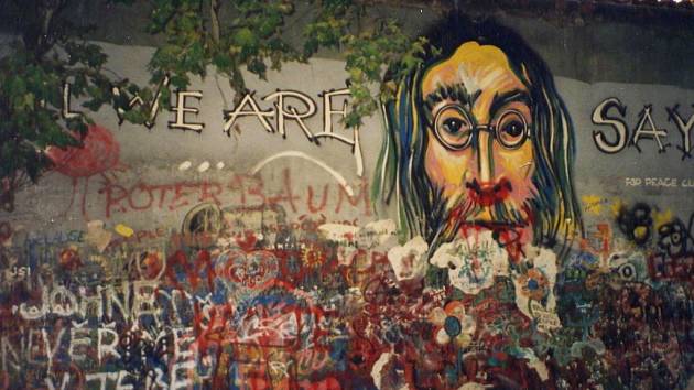 Lennonova zeď v roce 1993.