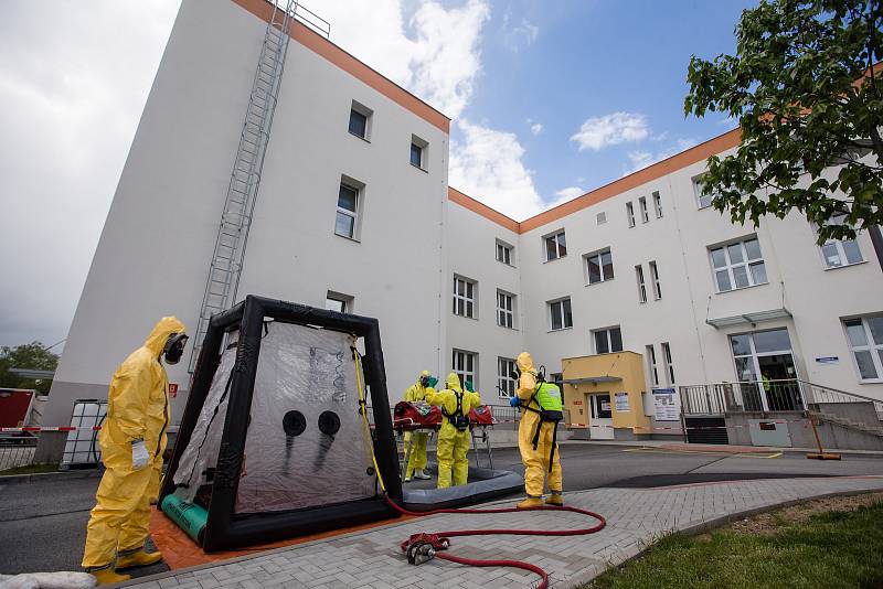 Nácvik postupu IZS při  scénáři, kdy se do nemocnice dostaví pacient s podezřením na hemoragickou horečku Ebola.