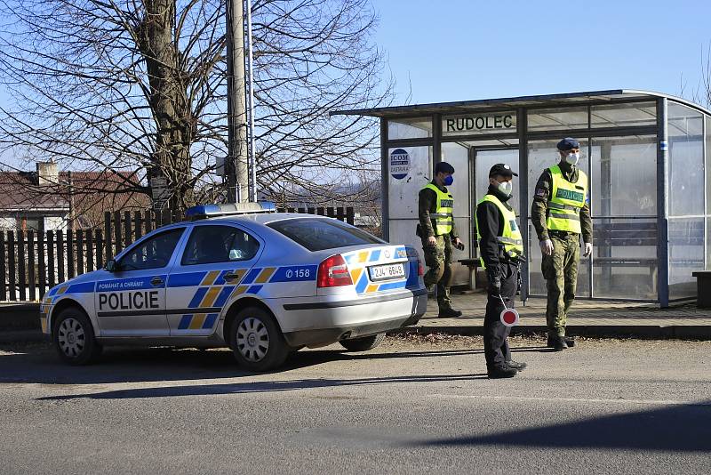 Lockdown na Vysočině a policejní kontroly. Ilustrační foto