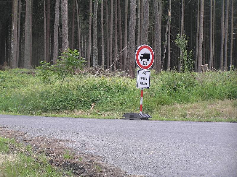 Turistický ruch v Bílku utichl. Nahradily ho stavební stroje