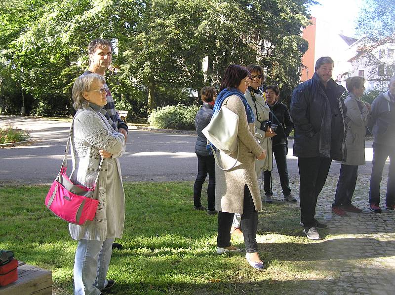 Na netradiční procházku obnoveným havlíčkobrodským parkem zval veřejnost v sobotu 21. září Okrašlovací spolek Budoucnost.