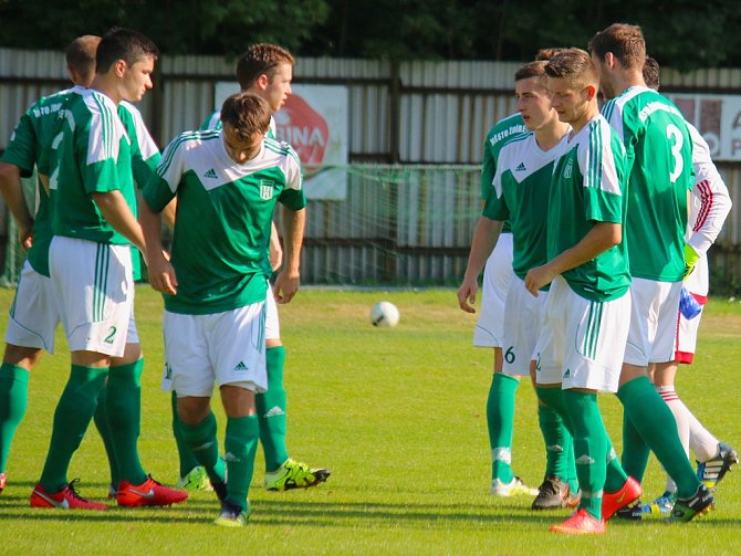 Radost si užívají fotbalisté ždíreckého Tatranu (na snímku), kteří v krajském přeboru plní roli favorita. 