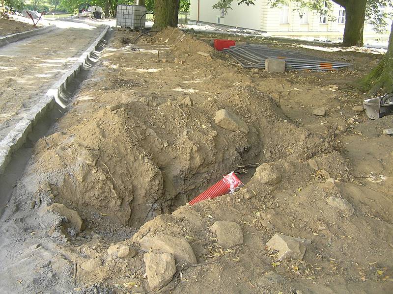 To jsou výsledky archeologického průzkumu v parku Budoucnost.