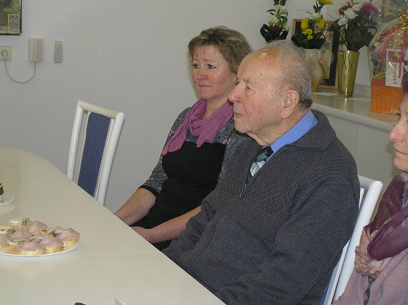 Jaromír Stojan se u příležitosti 90. narozenin nedávno dočkal slavnostního přijetí na brodské radnici.