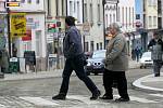 Obvyklý ruch se zkraje tohoto týdne vrátil do havlíčkobrodské Dolní ulice. Po třech měsících ji opustili dělníci a s nimi i  veškerá technika. Na jaře příštího roku budou práce v Dolní ulici pokračovat. Přibudou sloupy veřejného osvětlení a zeleň.