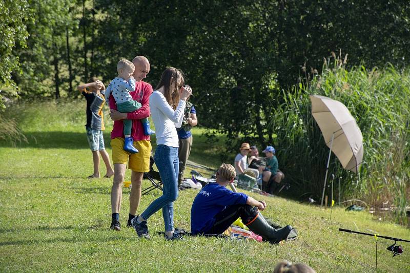 Dětské rybářské závody na rybníku V Kopaninách u Havlíčkovy Borové