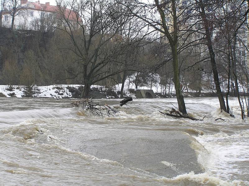 Tak vypadaly záplavy v Brodě před několika lety. Po odbahnění řeky se riziko sníží.