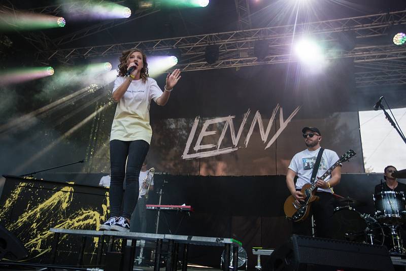 Lenny na hudebním festivalu Sázafavest.