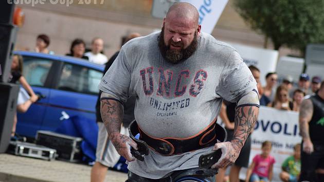 STRONGMAN. Soutěžící siláci nejsou žádní drobečkové. Foto: Archiv soutěže