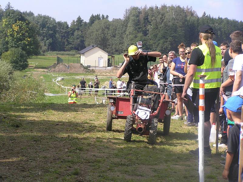 Traktoriáda v Modlíkově.