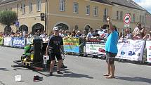 PŘEHLÍDKA SVALŮ Silácké výkony závodníků sklízely u publika bouřlivý potlesk.