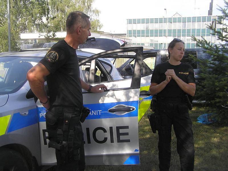 Do služby na festivalu jsou zařazeni policisté pořádkové, dopravní, cizinecké i kriminální policie Krajského ředitelství policie Kraje Vysočina včetně kynologů.