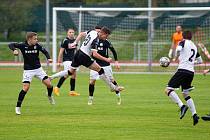 Také v nadcházejícím ročníku moravskoslezské divize D na sebe narazí fotbalisté Havlíčkova Brodu (v bílých dresech) a Žďáru nad Sázavou (v černých dresech).