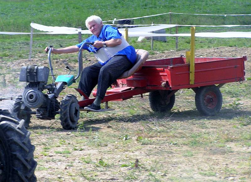 Traktoriáda v Modlíkově.