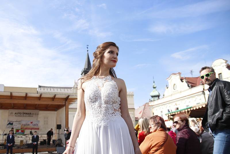 Charitativní přehlídka svatebních a společenských šatů v Havlíčkově Brodě