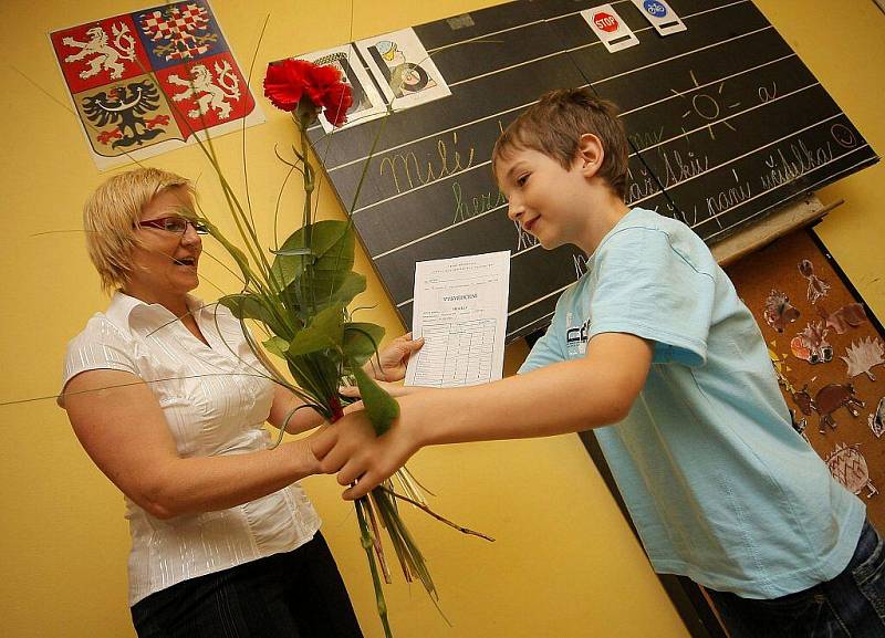 Na vysvědčení a ještě více na nadcházející první školní prázdniny se těšili všichni prvňáčci ze ZŠ Nuselská v Havlíčkově Brodě. 