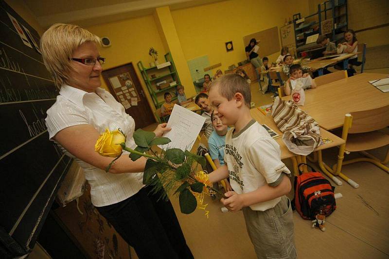 Na vysvědčení a ještě více na nadcházející první školní prázdniny se těšili všichni prvňáčci ze ZŠ Nuselská v Havlíčkově Brodě. 