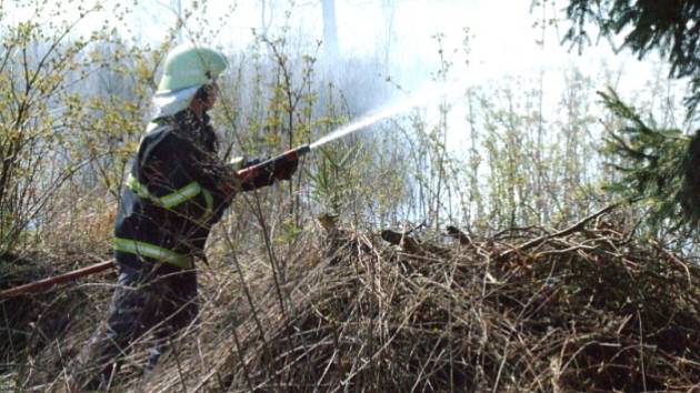 Celkem 15 větších požárů musely likvidovat hasičské jednotky po celé Vysočině.