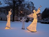 Užijte si procházku vánočně osvětleným parkem ve Světlé