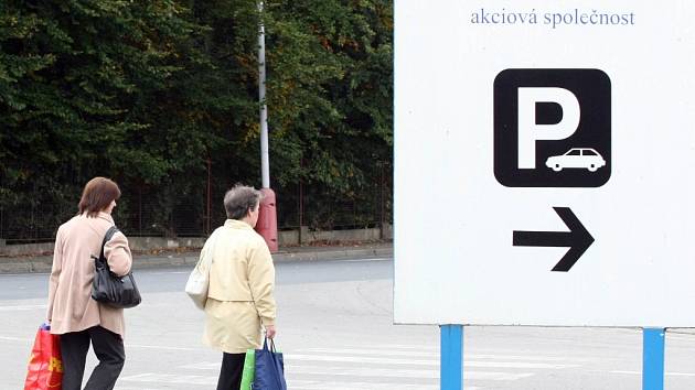 Lidé ve Světlé s napětím očekávají, jak se situace ve sklárnách bude vyvíjet. Aktivní jsou nejen odbory, ale také vedení společnosti. Část zaměstnanců by mohla najít práci v Sázavě.