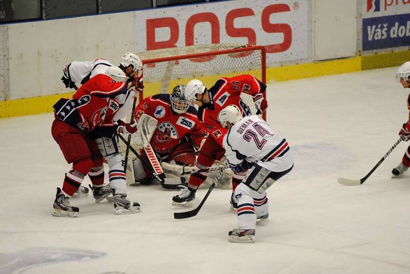 Ze sobotního hokejového utkání HC Rebel Havl. Brod - HC Piráti Chomutov.