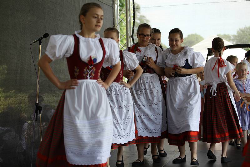 Kalamajka. Na začátku června se folklorní soubor zúčastnil také festivalu Polabská vonička v Nymburce.