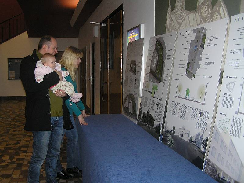 Jak by mělo v budoucnu vypadat Bechyňovo náměstí v Přibyslavi se mohli přesvědčit  návštěvníci kulturního domu v Přibyslavi.