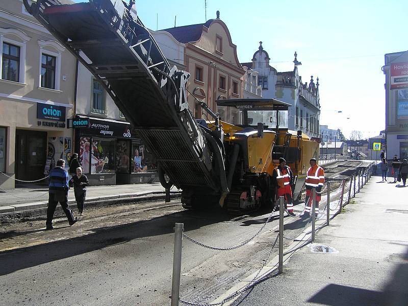 V Brodě začala  uzavírka silnic Dolní a Žižkova spojená se stavbou kruhového objezdu.