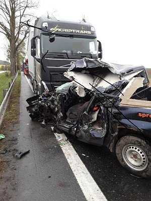 Dopravní nehoda na silnici I/38 mezi obcemi Štoky a Antonínův Důl.