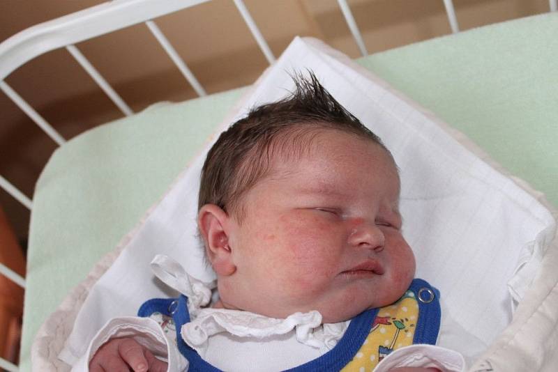 Adéla Mikanová, Ždírec nad Doubravou, 20. 11. 2012, 4850 g