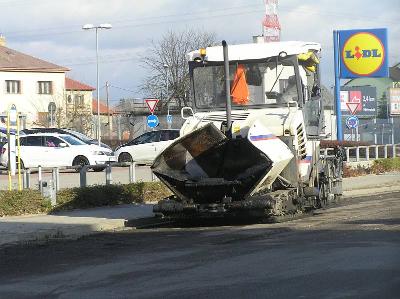 Opravy silnice Žižkova v Brodě.