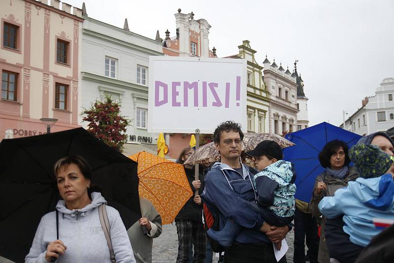 Demonstrace proti Andreji Babišovi s mottem "Nechceme premiéra, který krade"