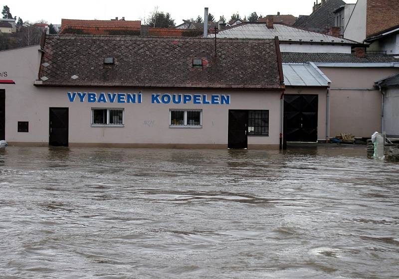 Řeka Sázava o víkendu opět „zahrozila“