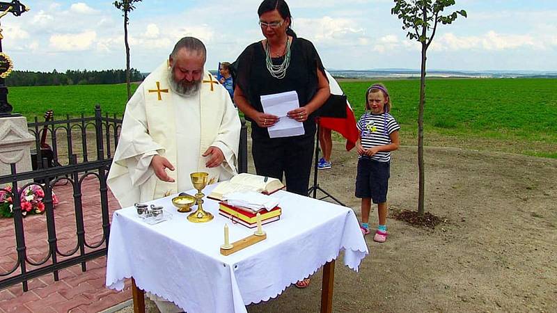 V Ovesné Lhotě zrekonstruovali takzvaná Boží muka a v sobotu 8. září je slavnostně vysvětil farář