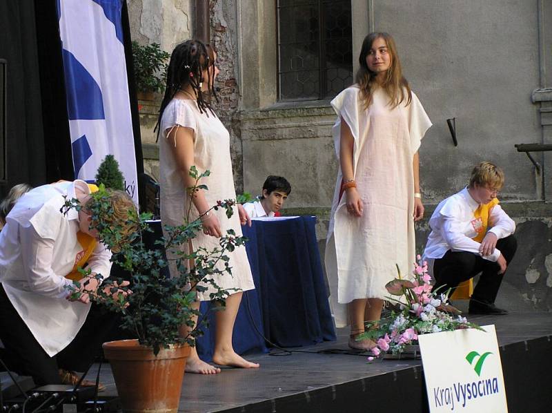 Sobotní program byl zahájen netypicky – jízdou speciálního parního vlaku, kde nechyběly salónní vozy arcivévody Ferdinanda d´Este.