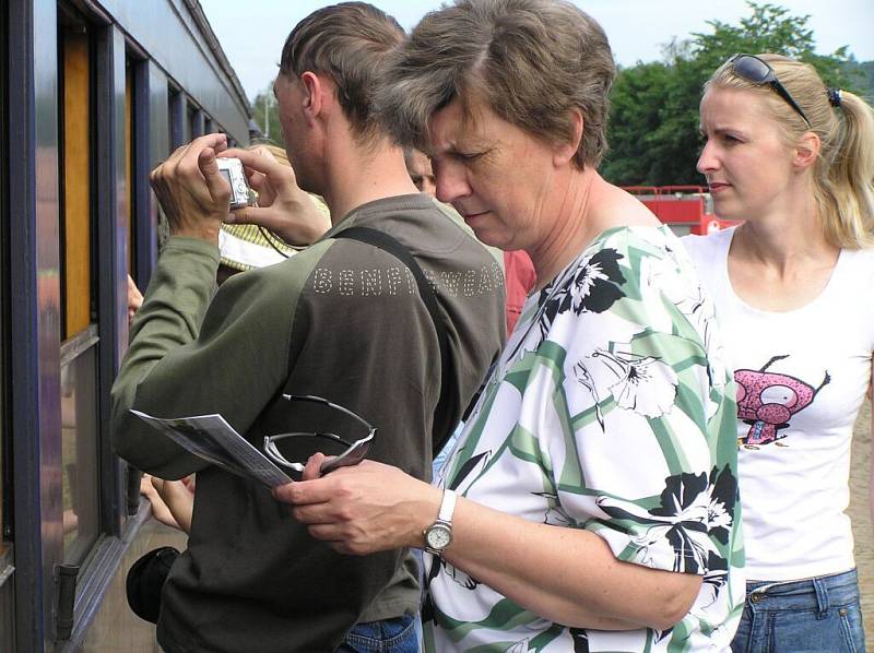 Sobotní program byl zahájen netypicky – jízdou speciálního parního vlaku, kde nechyběly salónní vozy arcivévody Ferdinanda d´Este.