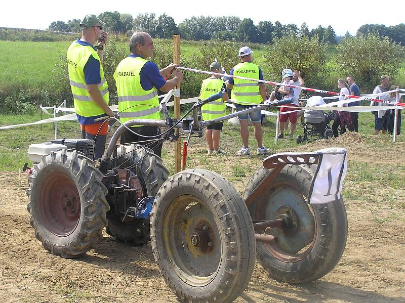 Traktoriáda v Modlíkově.