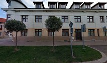 Staré zdravotní středisko v Golčově Jeníkově a jeho budoucí nová podoba. Fotky a vizualizace: se souhlasem města