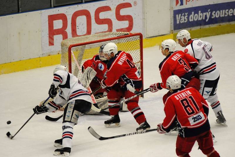 Ze sobotního hokejového utkání HC Rebel Havl. Brod - HC Piráti Chomutov.