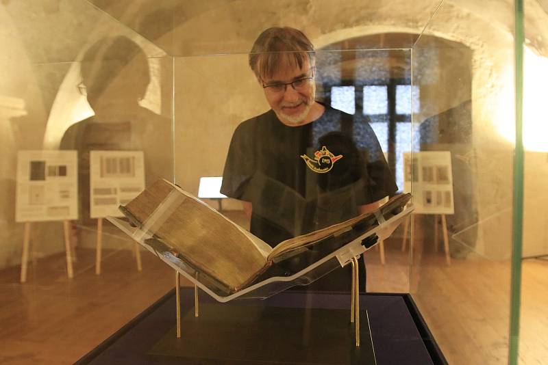Výstava na lipnickém hradě, jejíž součástí je i vzácná Lipnická bible.
