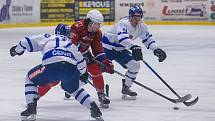 Hokejové utkání čtvrtfinále play-off 2. ligy mezi domácím BK Havlíčkův Brod (v červeném) a HC Tábor.