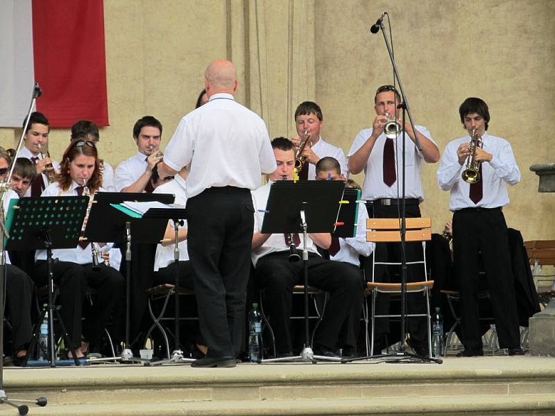 Jedním z mnoha koncertů, na který dodnes členové Dechového orchestru mladých rádi vzpomínají, byl ten ve Valdštejnské zahradě v Praze v roce 2011. 