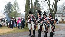 Rekonstrukce historické bitvy u Štoků se účastní minimálně stovka vojáků v dobových uniformách.