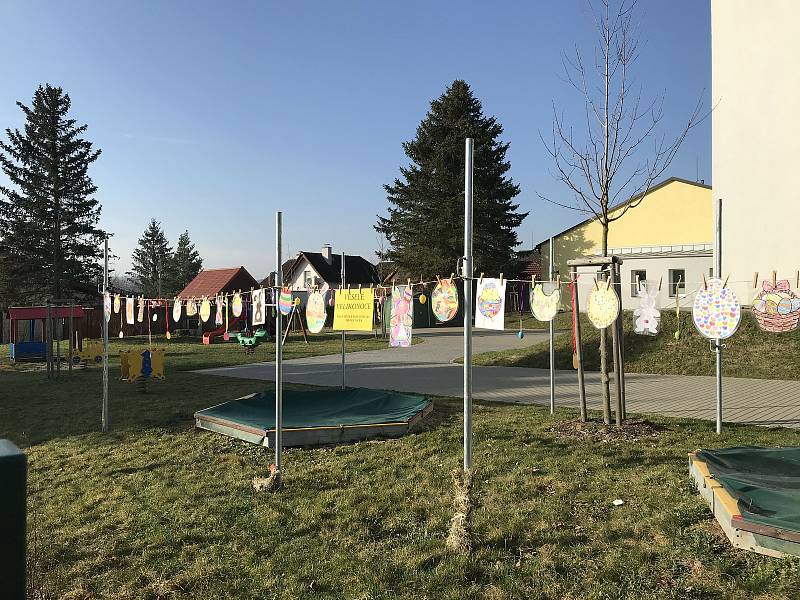 Školka v Lánské ulici ve Světlé přivítala Velikonoce výstavkou.