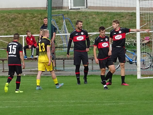 VIDEO: Podívejte se, jak doma fotbalisté Bystřice zaskočili vedoucí Chotěboř