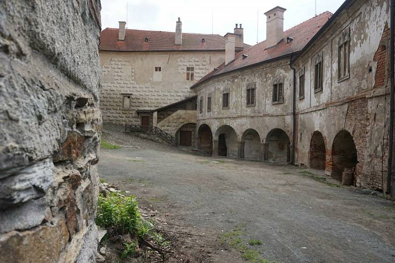 Nový seriál Odznak Vysočina natáčeli filmaři také na hradu v Ledči nad Sázavou.