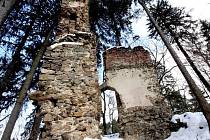 Hrad na nevysokém skalnatém ostrohu založili počátkem 14. století páni z Lichtenburka, poprvé je připomínán v roce 1329 jako majetek Smila z Ronova. Husité hrad dobyli po dlouhém obléhání Přibyslavi v říjnu 1424. 